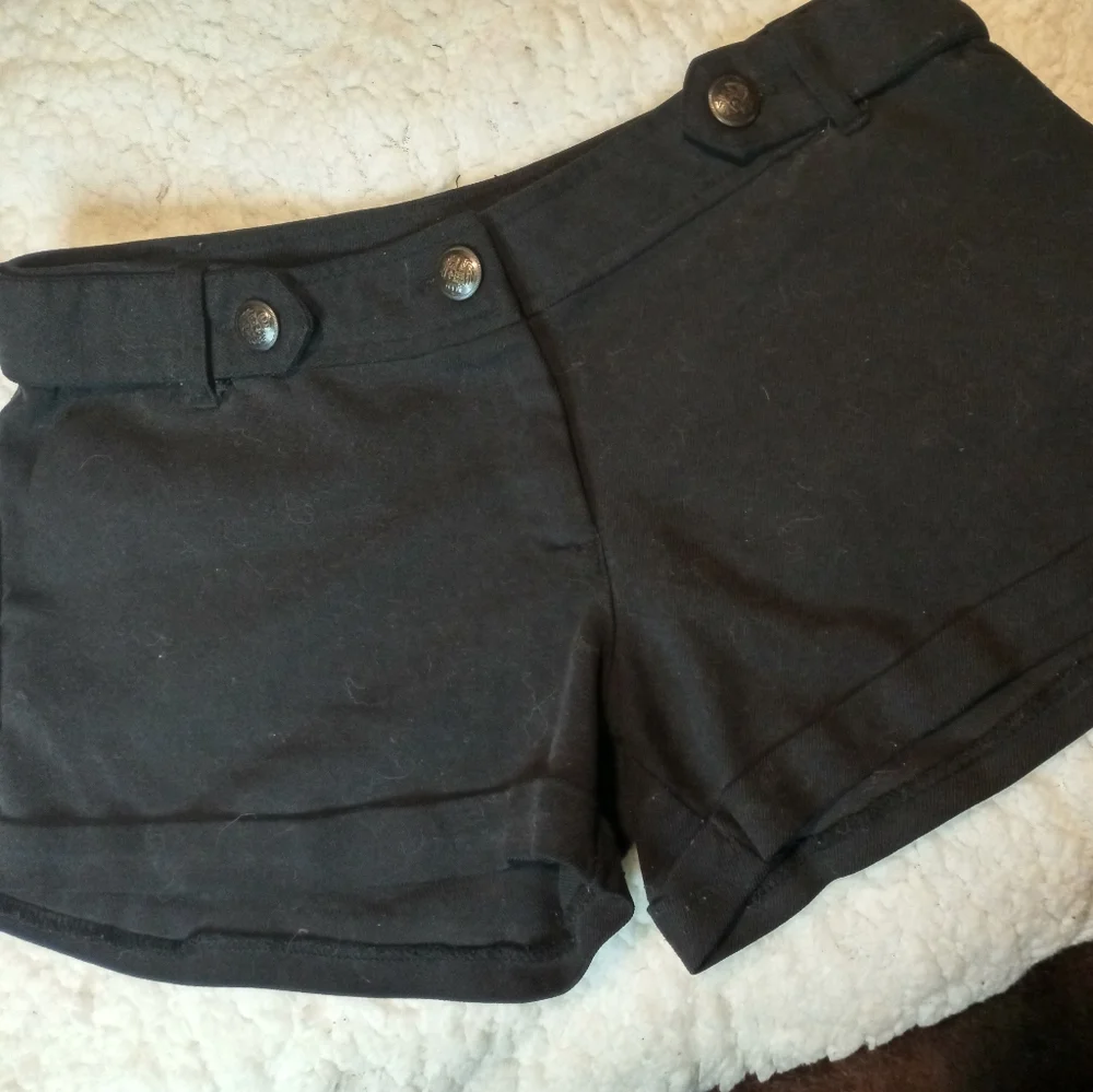 Black shorts - Picture 2 of 4